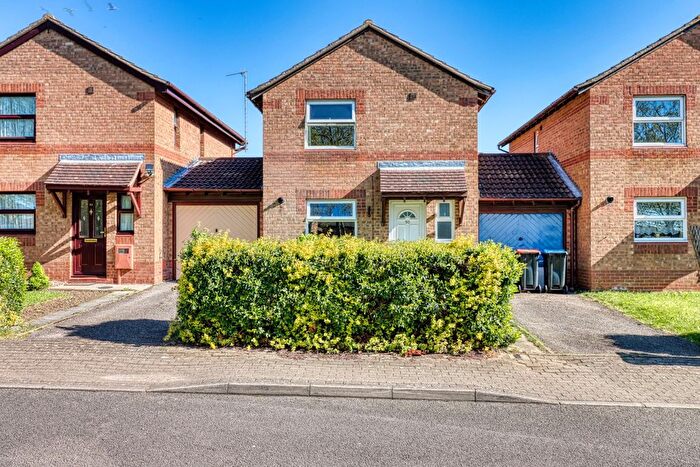 3 Bedroom Link Detached House For Sale In Oldbrook Boulevard, Oldbrook, Milton Keynes, MK6