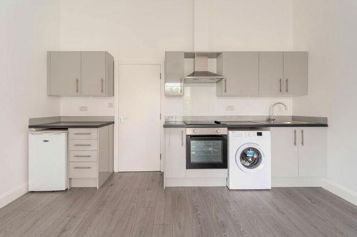 Studio To Rent In Pembridge Villas, Notting Hill, London, W11