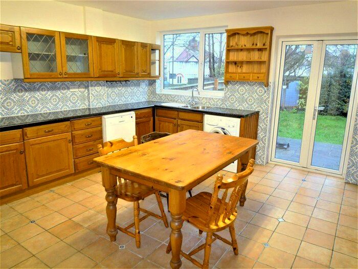 5 Bedroom Semi-Detached House To Rent In Westside, Hendon, London NW4, Greater London,