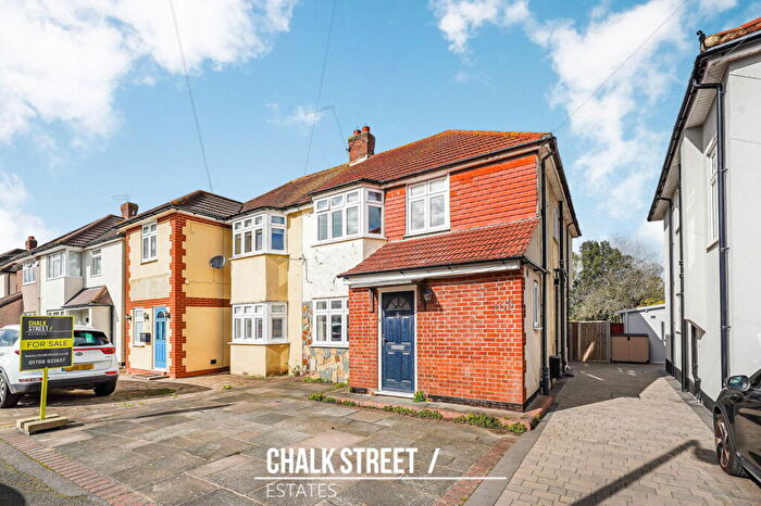 3 Bedroom Semi Detached House For Sale In Warren Drive, Hornchurch, RM12