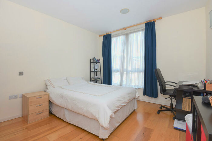 2 Bedroom Apartment To Rent In Regency Court, South Woodford, E18