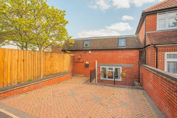 2 Bedroom Detached House To Rent In Colin Park Road, Colindale, London, NW9