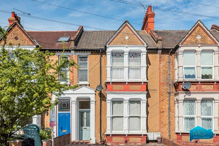 2 Bedroom Flat To Rent In Birkbeck Road, London, NW7