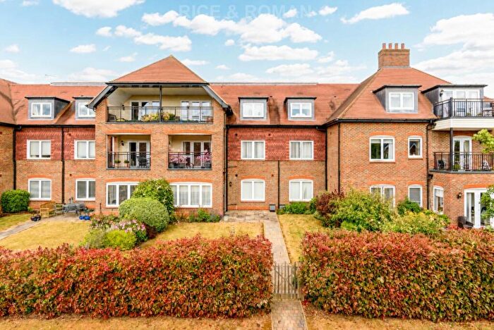2 Bedroom Retirement Property For Sale In Reeves House, Leatherhead, KT22