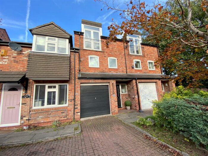 3 Bedroom Town House To Rent In Clarence Court, Wilmslow, SK9