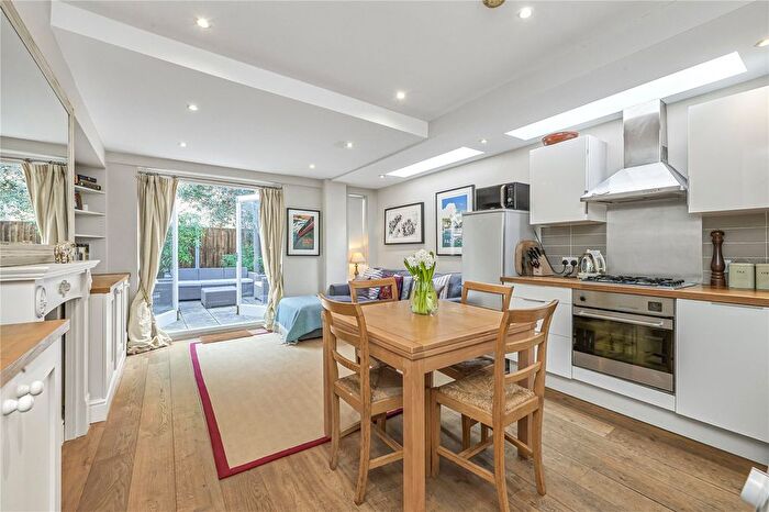 2 Bedroom Flat For Sale In Byam Street, Fulham, London, SW6