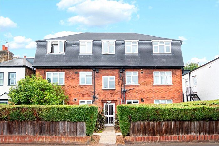 2 Bedroom Flat For Sale In Second Cross Road, Twickenham, TW2