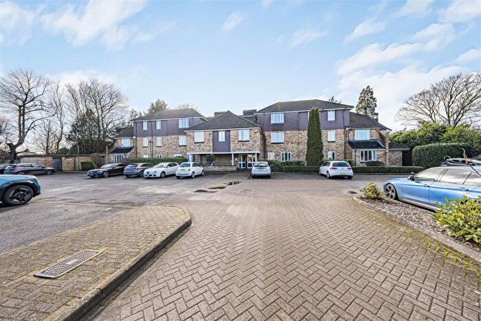 2 Bedroom Flat For Sale In Byron Court, Windsor, SL4