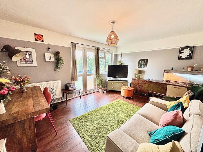 2 Bedroom Flat To Rent In Whitta Road, Manor Park, E12