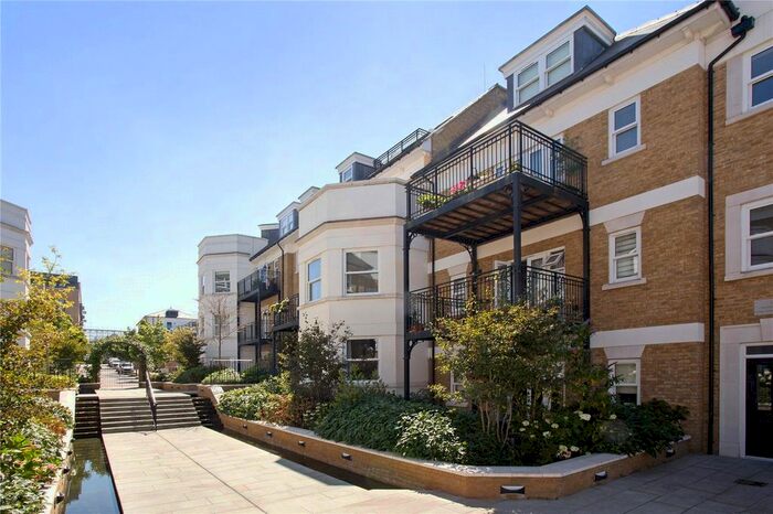 2 Bedroom Flat To Rent In King Edward Gardens, Tunbridge Wells, Kent, TN4