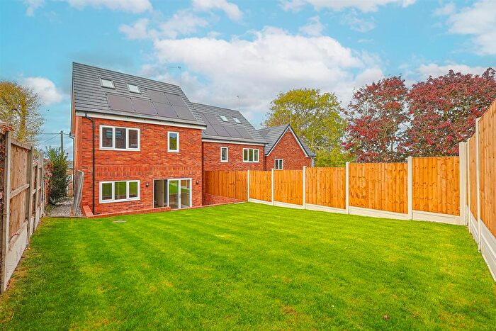 4 Bedroom Detached House For Sale In Down Hall Road, Rayleigh, SS6