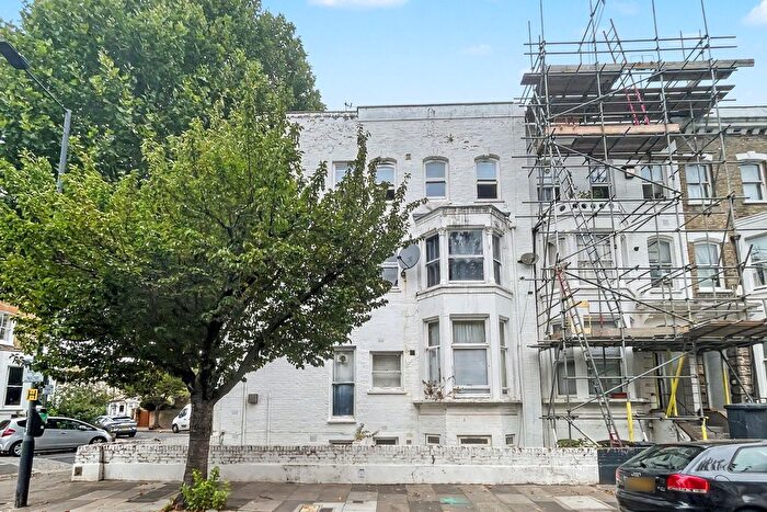2 Bedroom Flat For Sale In Netherwood Road, London, W14