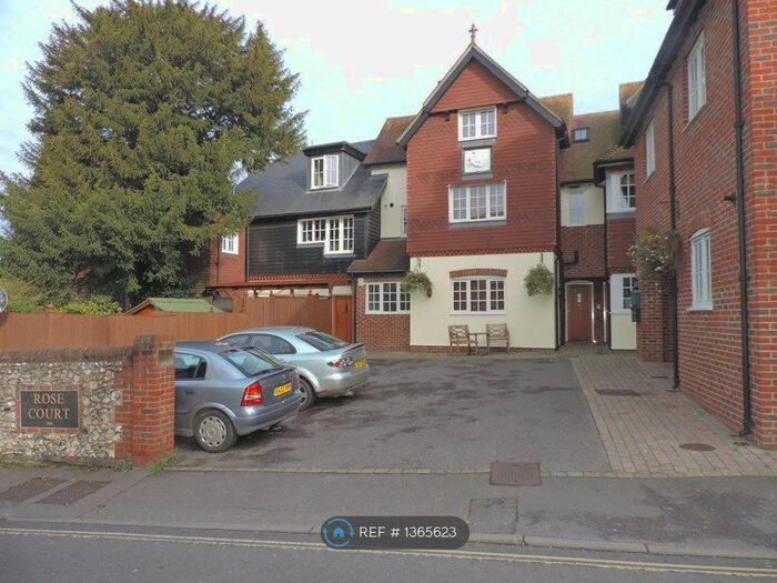 2 Bedroom Flat To Rent In Rose Court, Dorking, RH4