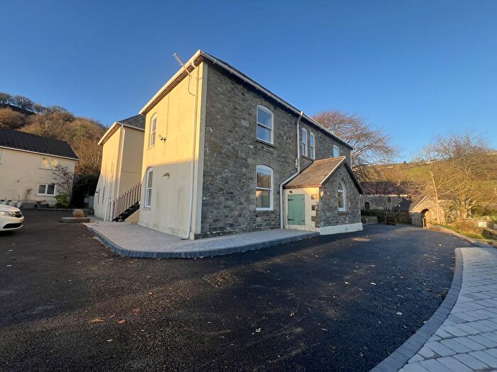 2 Bedroom Flat To Rent In Llanfynydd, Carmarthenshire, SA32