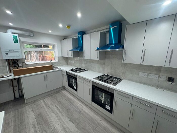 5 Bedroom Semi Detached House To Rent In Maple Close, UB4