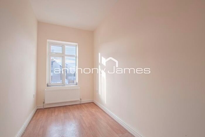 6 Bedroom Semi-Detached House To Rent In Long Lane, Bexleyheath, DA7