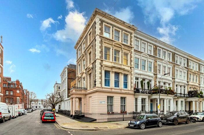 Studio To Rent In Castletown Road, London W14