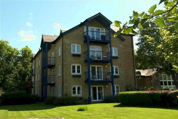2 Bedroom Flat To Rent In Pump House Close, Bromley, BR2