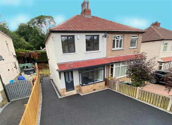 Houses for sale & to rent in BD17 7HG, Otley Road, Baildon Shipley