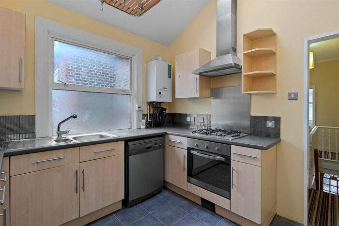 2 Bedroom Flat To Rent In Whitestile Road, Brentford, TW8