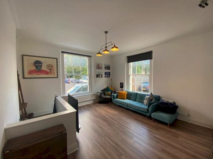 2 Bedroom Flat To Rent In Grosvenor Square, Southampton, SO15