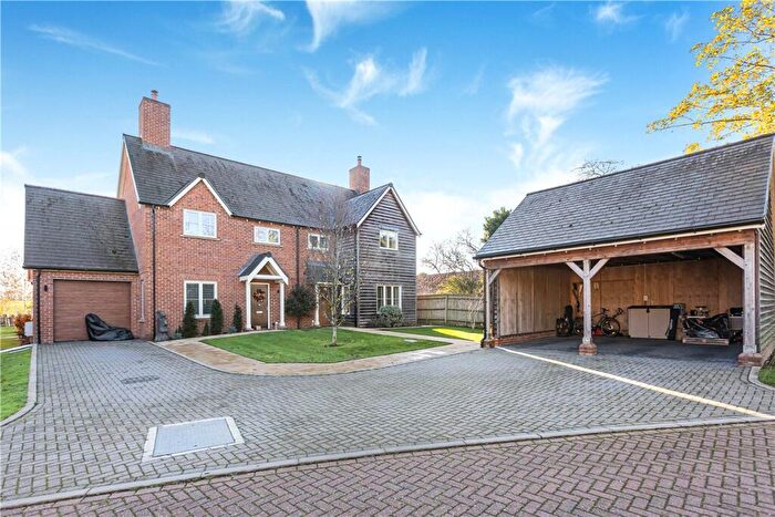 3 Bedroom Semi-Detached House For Sale In Couling Close, Yarnton, Kidlington, OX5