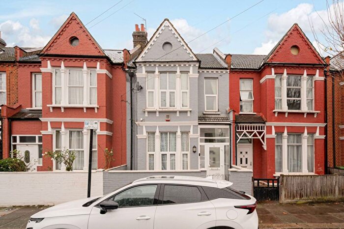 4 Bedroom Terraced House For Sale In Lucien Road, Tooting Bec, London, SW17