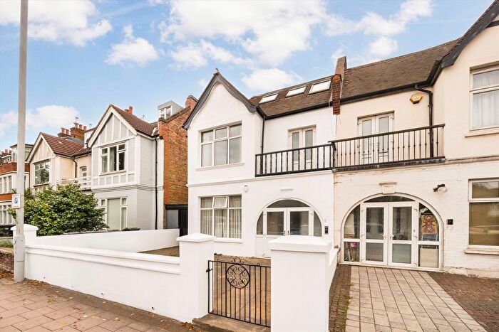 2 Bedroom Flat For Sale In Ellesmere Road, Chiswick, W4
