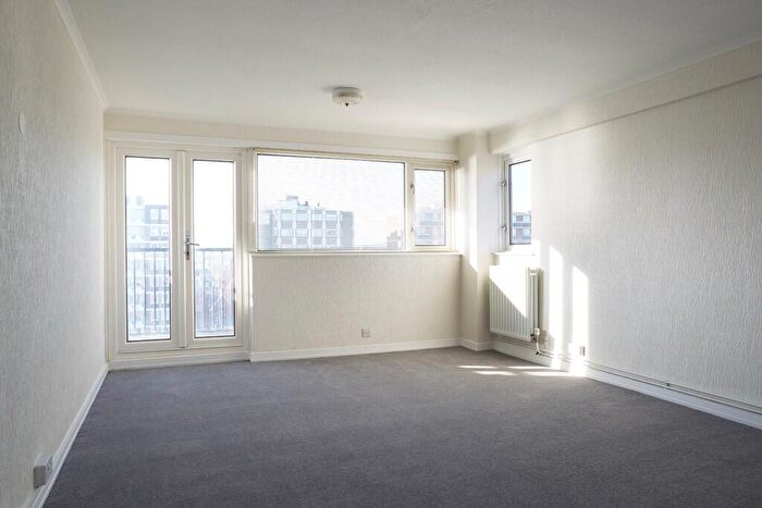 2 Bedroom Flat For Sale In Grand Avenue, Hove, East Sussex, BN3