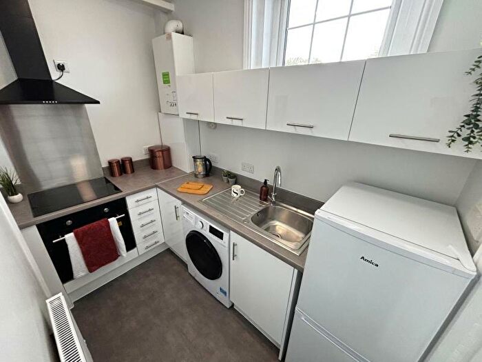 1 Bedroom Flat To Rent In Flat - Regent Park Ave, LS6