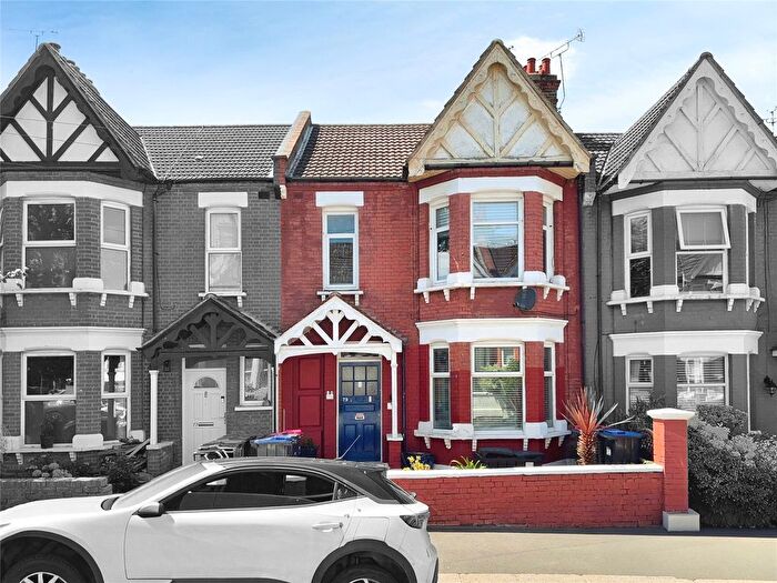 1 Bedroom Flat For Sale In Silverdale Avenue, Westcliff-On-Sea, Essex, SS0