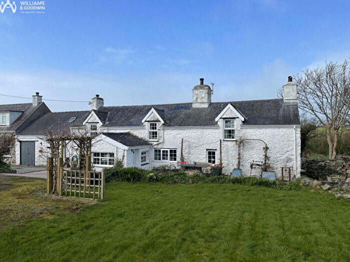 3 Bedroom Semi-Detached House For Sale In Tyn Lon, Holyhead, Anglesey, LL65