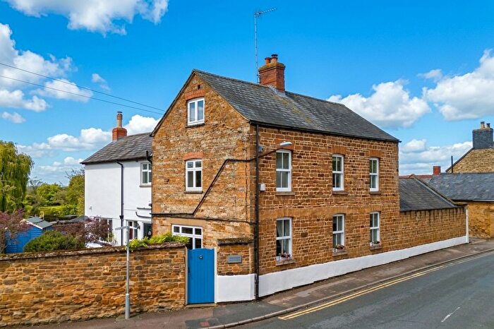 5 Bedroom Detached House For Sale In High Street, Bugbrooke, NN7