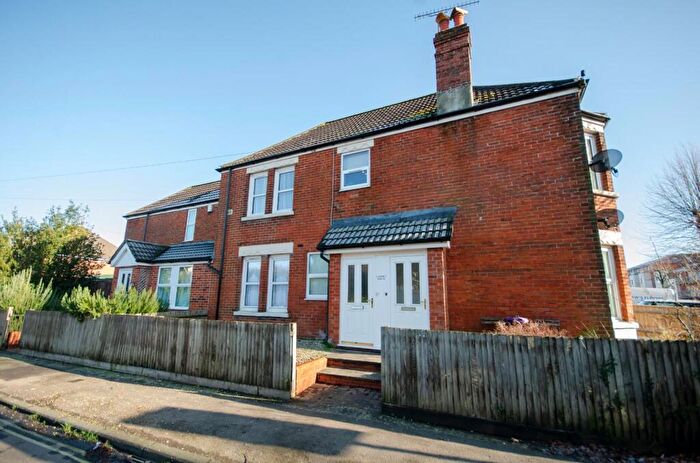 1 Bedroom Maisonette To Rent In Carmel House, Brookwood Avenue, Eastleigh, Hampshire, SO50