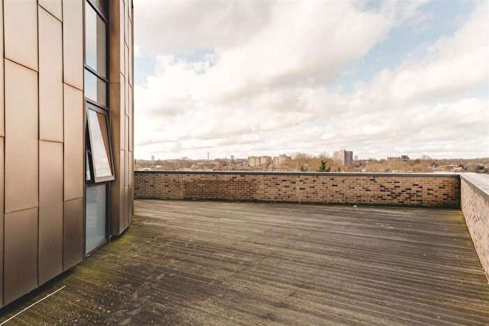 3 Bedroom Flat For Sale In Kingsland High Street, London, E8