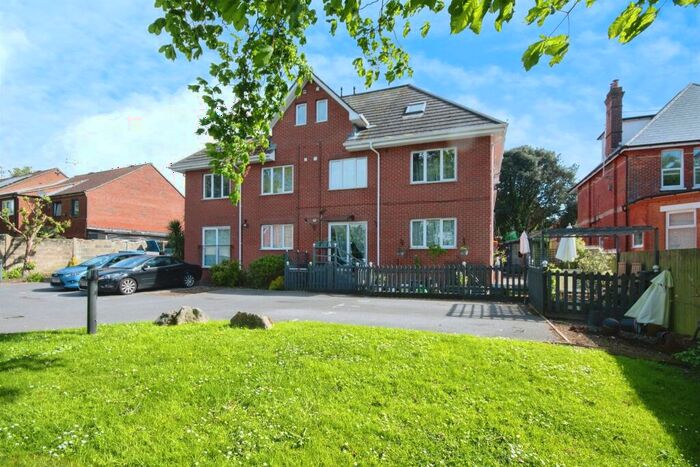 2 Bedroom Flat For Sale In Hamilton Road, Bournemouth, BH1