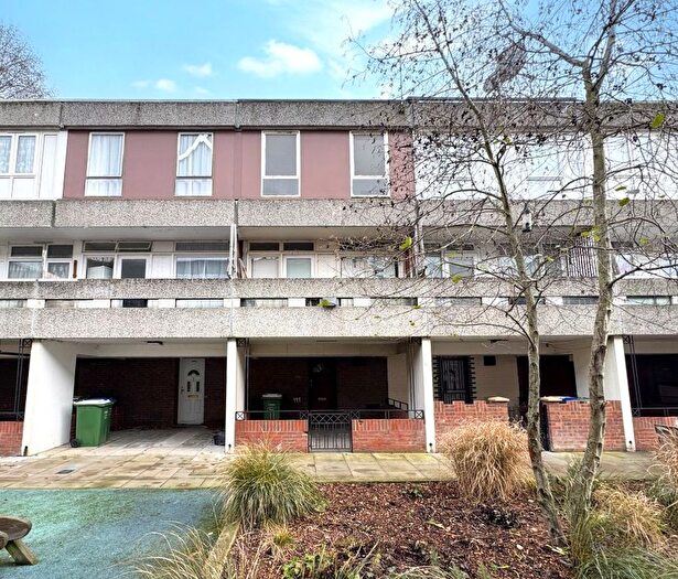 4 Bedroom Terraced House For Sale In Mangold Way, Erith, DA18