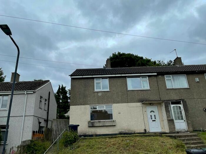 3 Bedroom Terraced House To Rent In Ruffield Side, Wyke, BD12