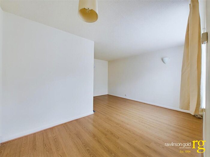 1 Bedroom Maisonette For Sale In Westfield Park, Hatch End, Pinner, HA5