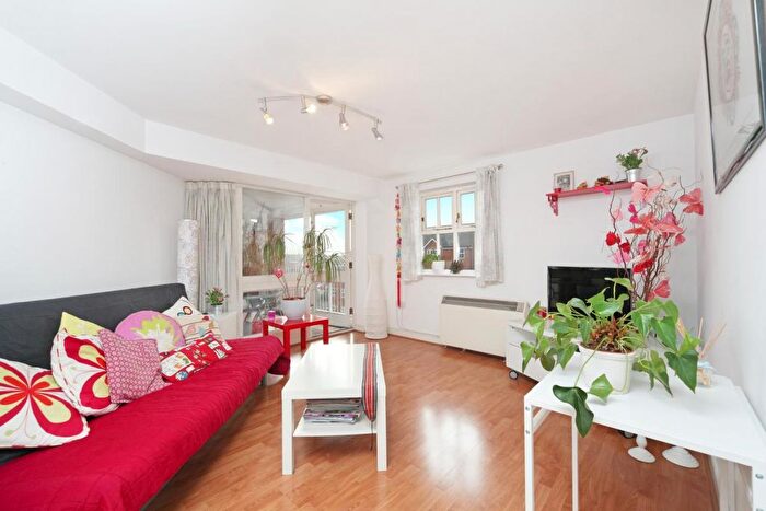 2 Bedroom Flat To Rent In Macmillan Way, London, SW17