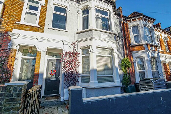 2 Bedroom Flat To Rent In Phoenix Road, London, SE20