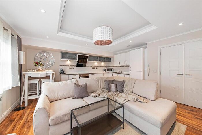 1 Bedroom Apartment For Sale In Godstone Road, Whyteleafe, CR3