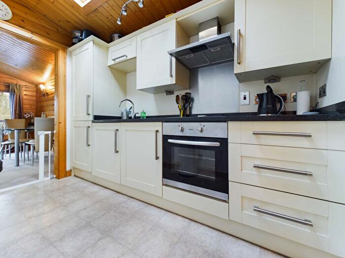 2 Bedroom Detached House To Rent In The Walled Garden, Harleyford Estate, SL7