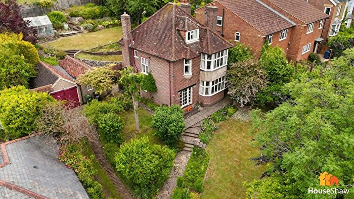 4 Bedroom Detached House For Sale In Hivings Hill, Chesham, HP5