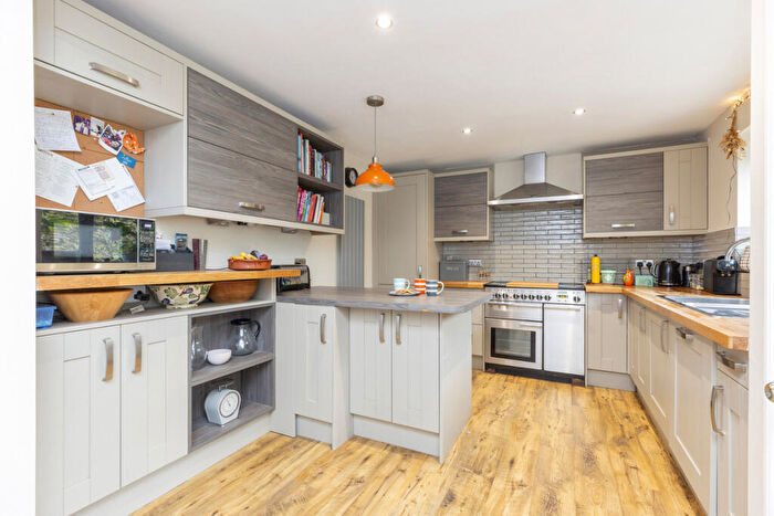 4 Bedroom Detached House For Sale In Quaperlake Street, Bruton, BA10