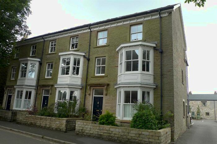 1 Bedroom Flat To Rent In Hardwick Square South, High Peak, SK17