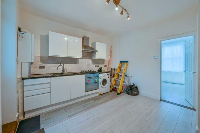 2 Bedroom Flat To Rent In Water Lane, Stratford, London, E15