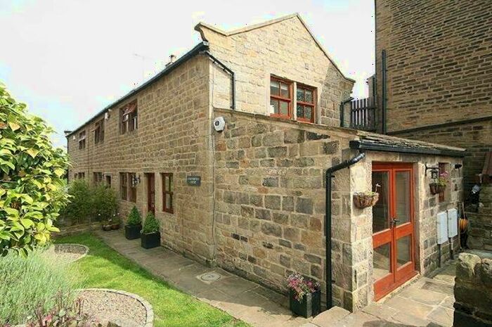 2 Bedroom House To Rent In Old Smithy Court, Calverley, Pudsey, West Yorkshire, LS28