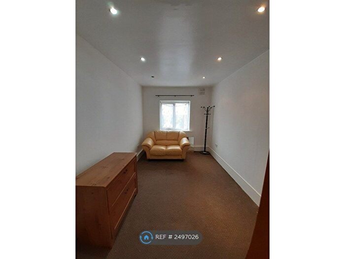 2 Bedroom Flat To Rent In Streatham Road, Mitcham, CR4