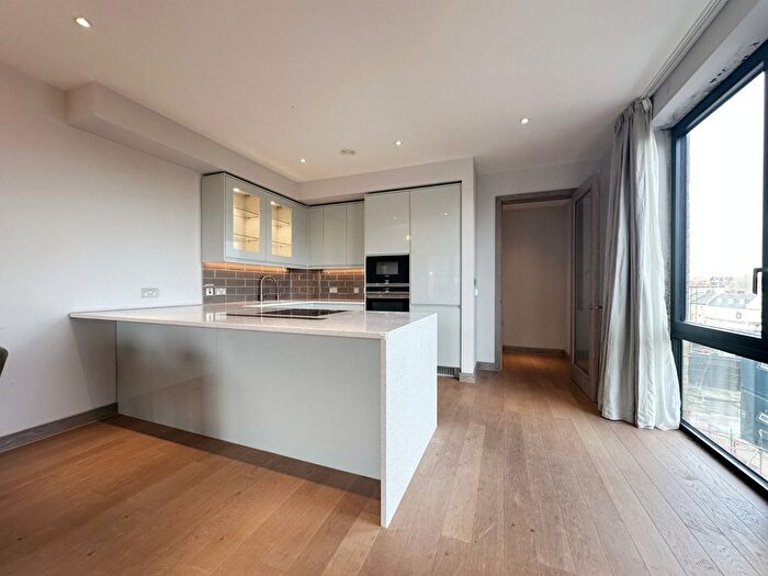 3 Bedroom Flat To Rent In Cummings House, Chivers Passage, SW18